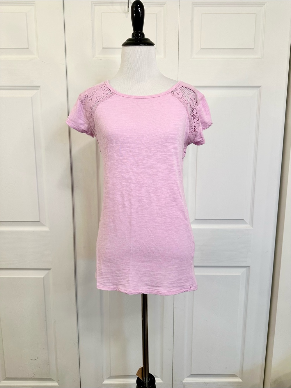 Earth Yoga Light Pink Lace Shoulder Short Sleeve Tee